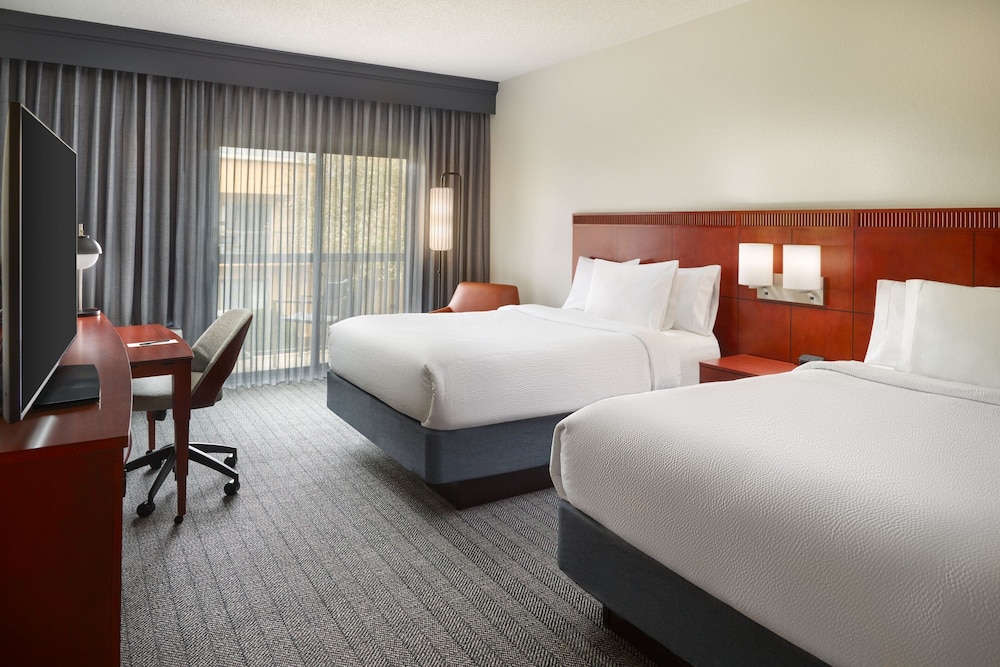 Room, 2 Queen Beds - Photo 1