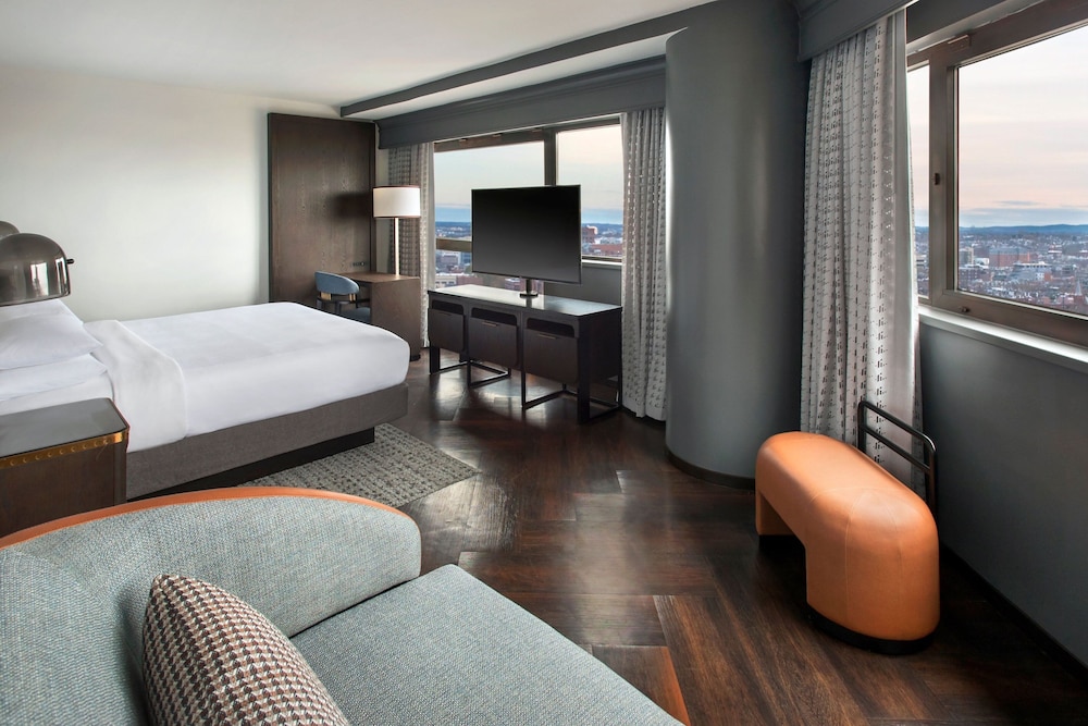 Club Room, 1 King Bed - Photo 7