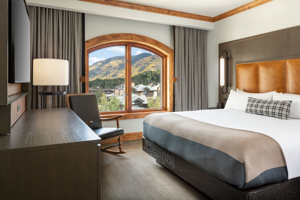 Deluxe Room, 1 King Bed with Sofa bed, Fireplace (Mobility Accessible, Tub) - Photo 5