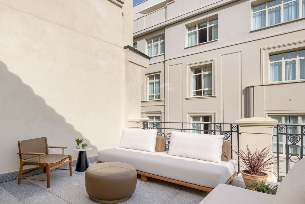 Premium Room, 1 King Bed, Non Smoking, City View (Terrace)