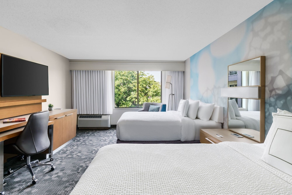 Room, 2 Queen Beds, Balcony - Photo 3
