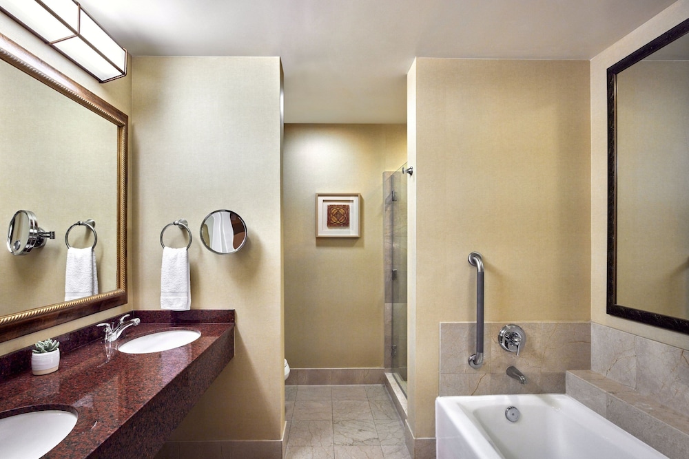 Suite, 1 Bedroom - Photo 5