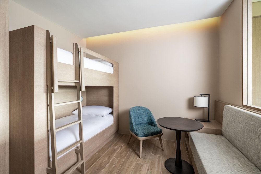 Family Suite, 1 King Bed - Photo 1