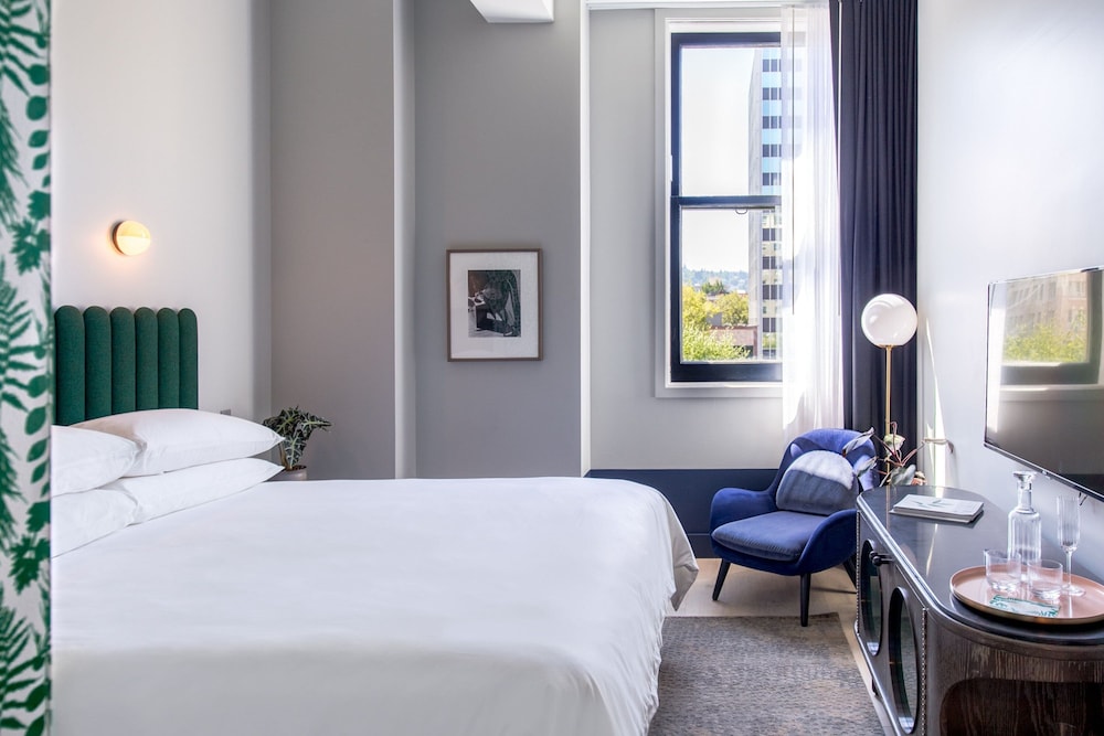 Superior Room, 1 King Bed, City View - Photo 1