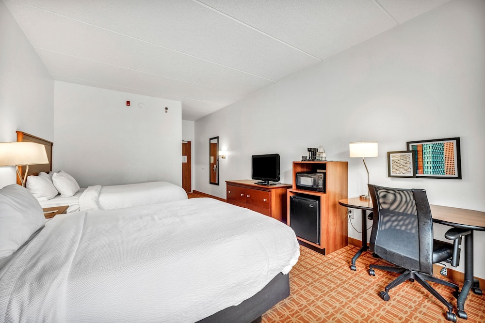 Room, 2 Queen Beds - Photo 3