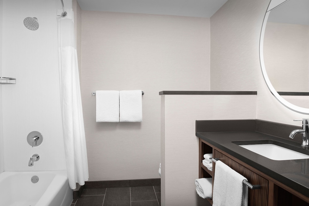 Room, 2 Queen Beds (Hearing Accessible) - Photo 5