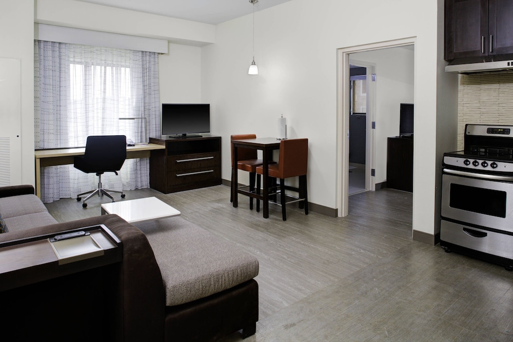 Suite, 1 Bedroom, Bathtub (Mobility/Hearing Accessible, Tub) photo 1