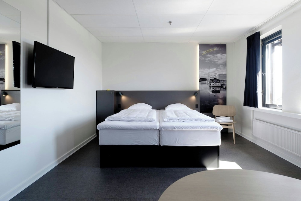 Standard Twin Room, 2 Twin Beds, City View - Photo 6