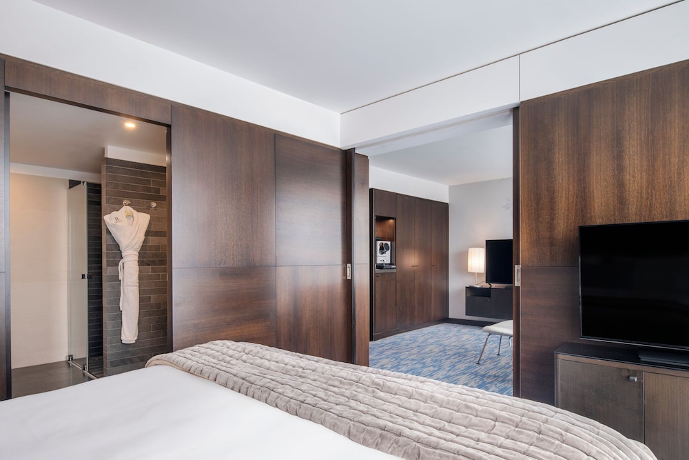Suite, 1 King Bed, Terrace, Tower (Arc de Triomphe, Eiffel Tower View) Suite, 1 King Bed, Terrace, Tower (Arc de Triomphe, Eiffel Tower View)