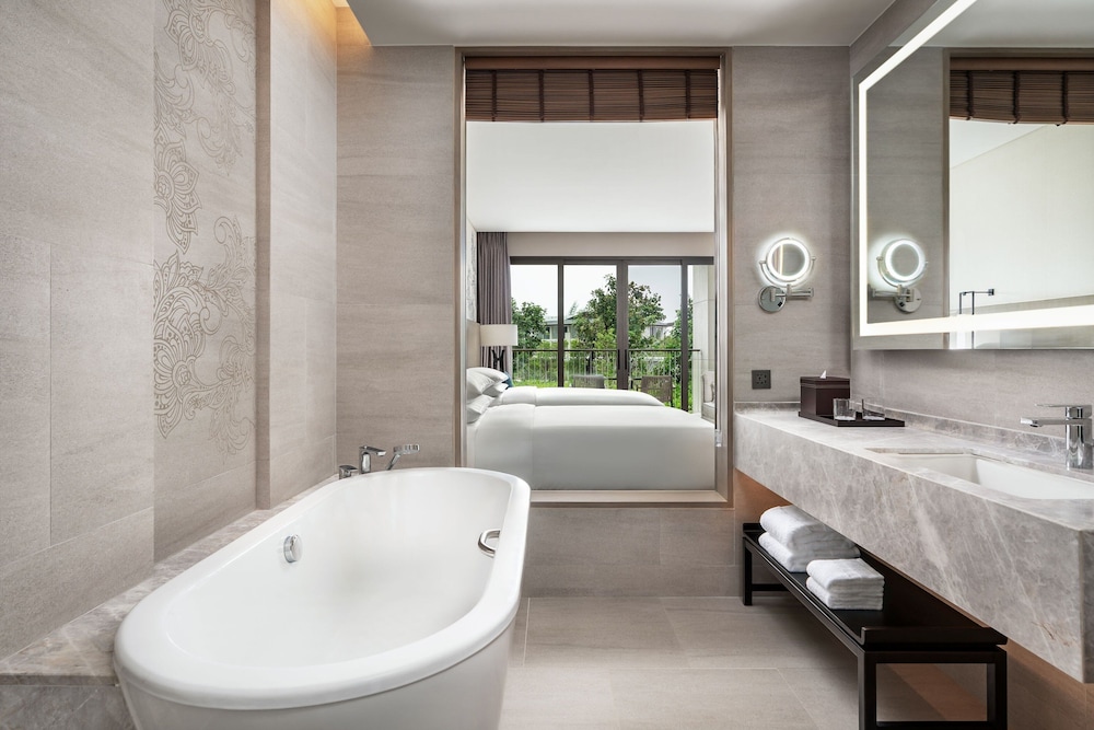 Deluxe Room, 2 Twin Beds, Garden View (Balcony) - Photo 4