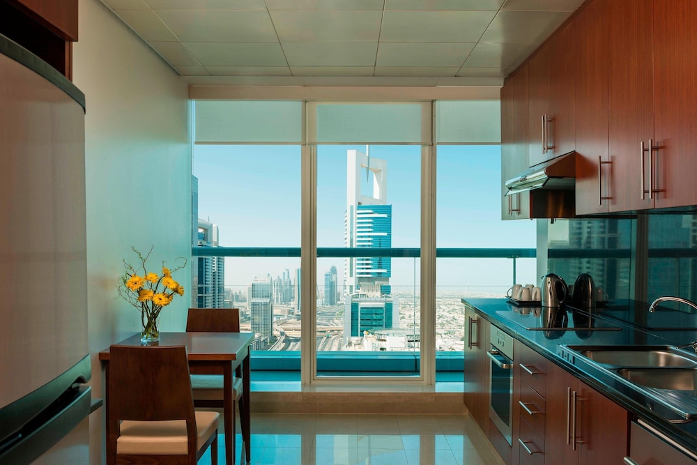Suite, 1 Bedroom, Non Smoking, Balcony with Complimentary Shuttle Service to Dubai Mall photo 3