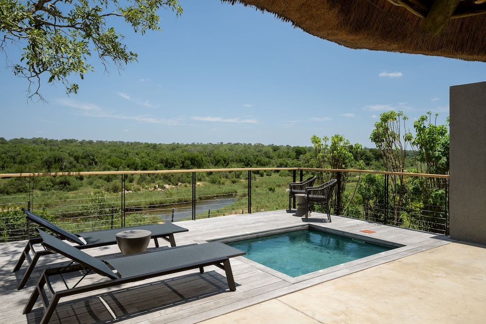 Luxury Suite, 1 King Bed, River View - Photo 8
