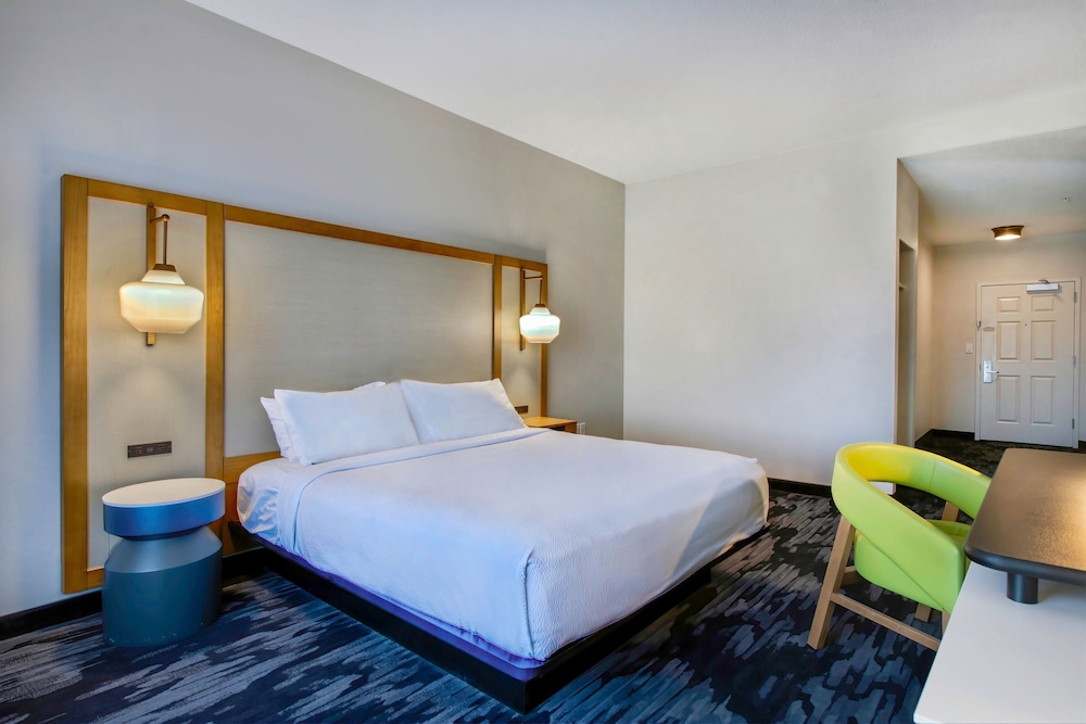 Room, 2 Queen Beds (Mobility Accessible, Tub)