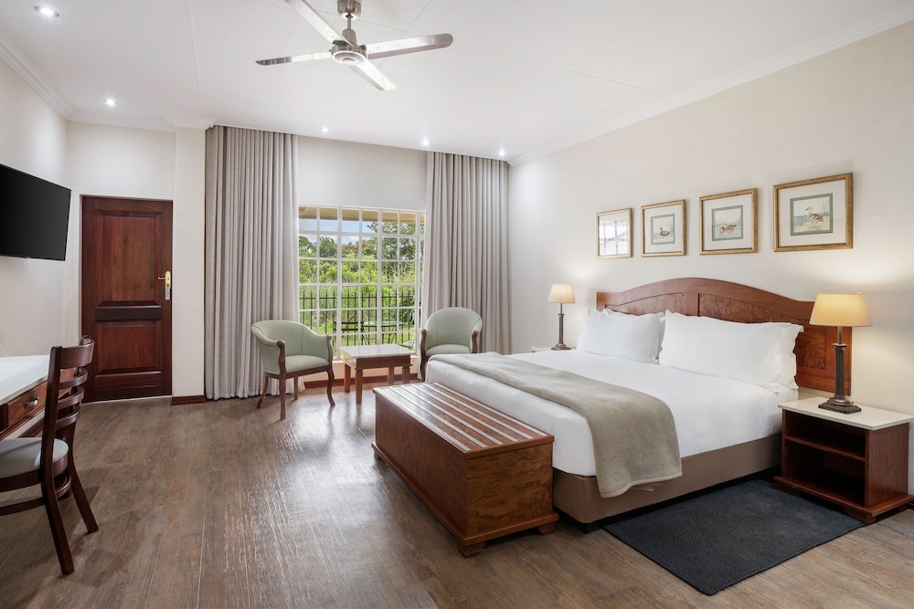 Room, 1 King Bed, Garden View - Photo 12