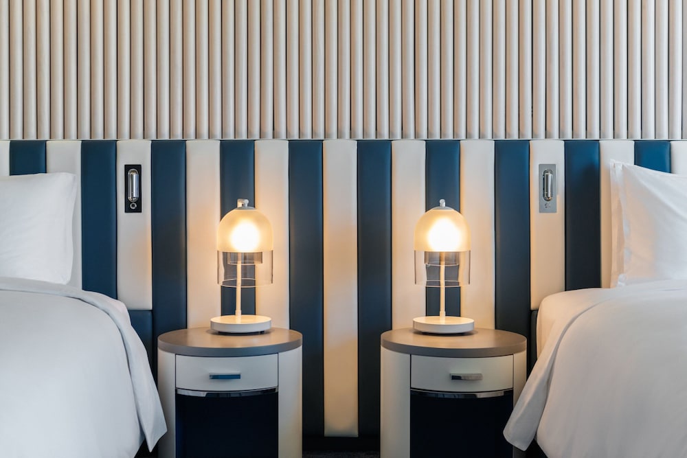 Deluxe Room, 2 Double Beds, Harbor View