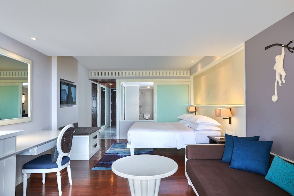 Room, 1 King Bed, Terrace - Photo 3