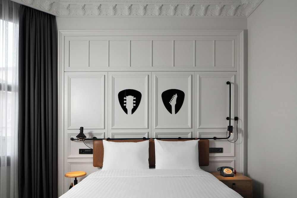 Room, 1 Queen Bed with Sofa bed, City View