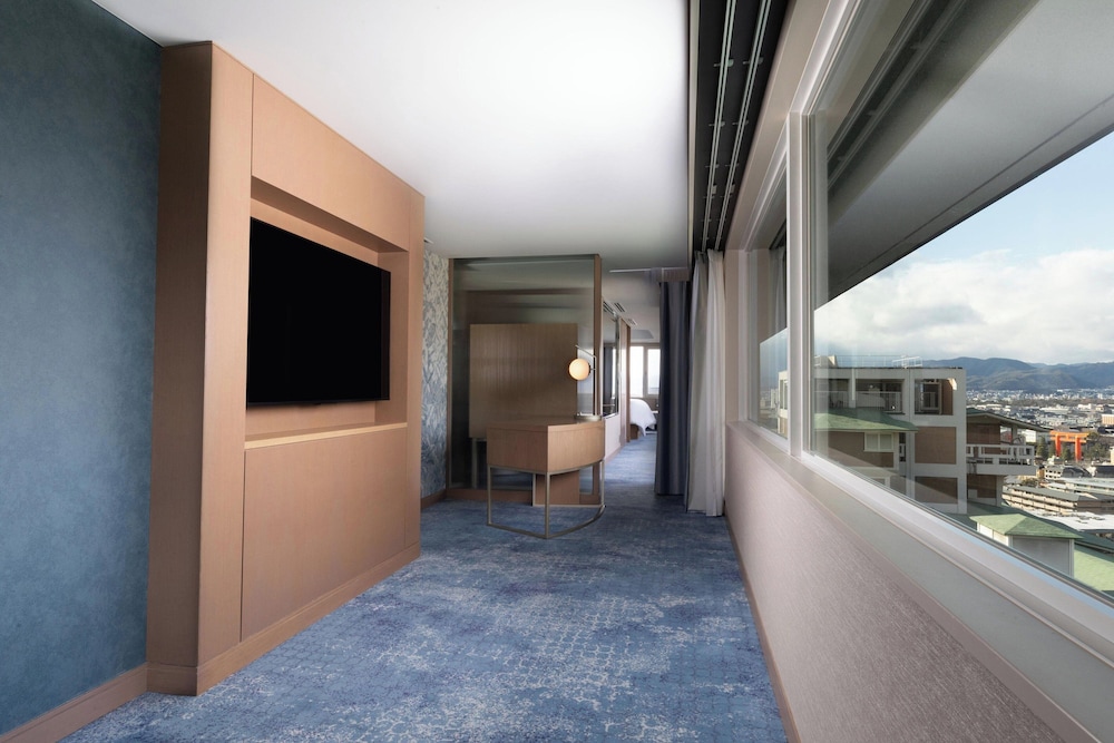 Junior Suite, 1 King Bed (View) - Photo 16