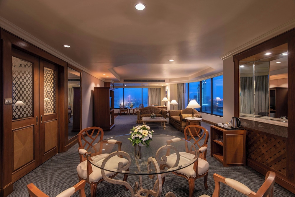 Executive Suite, 1 King Bed, River View