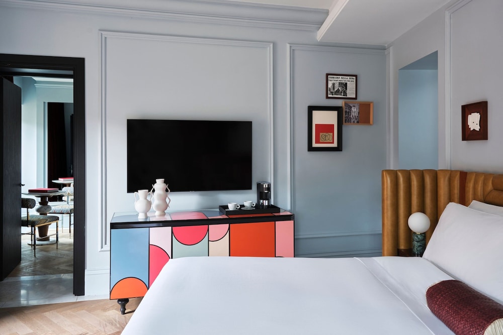 Studio, 1 King Bed thumbnail 5