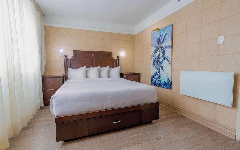 Great 2 Rooms Suite, 1 Queen Bed, 2 Queen Murphy Beds photo 1