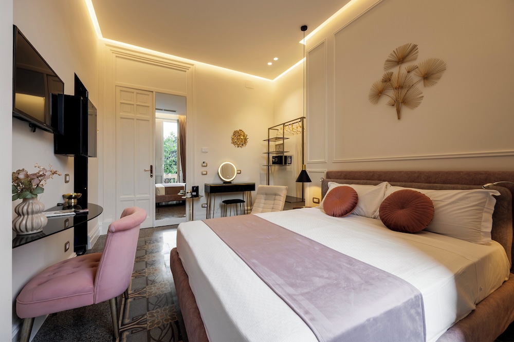Business Quadruple Room, City View