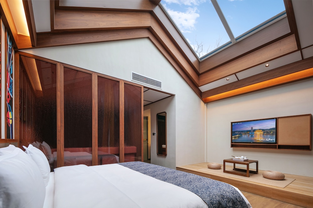 Luxury Suite photo 2