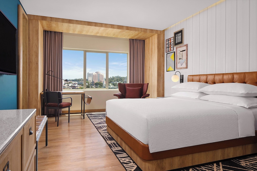 Junior Suite, 1 King Bed, City View