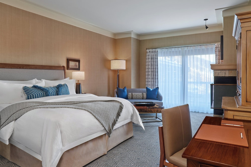 Room, 1 King Bed, Mountainside - Photo 2