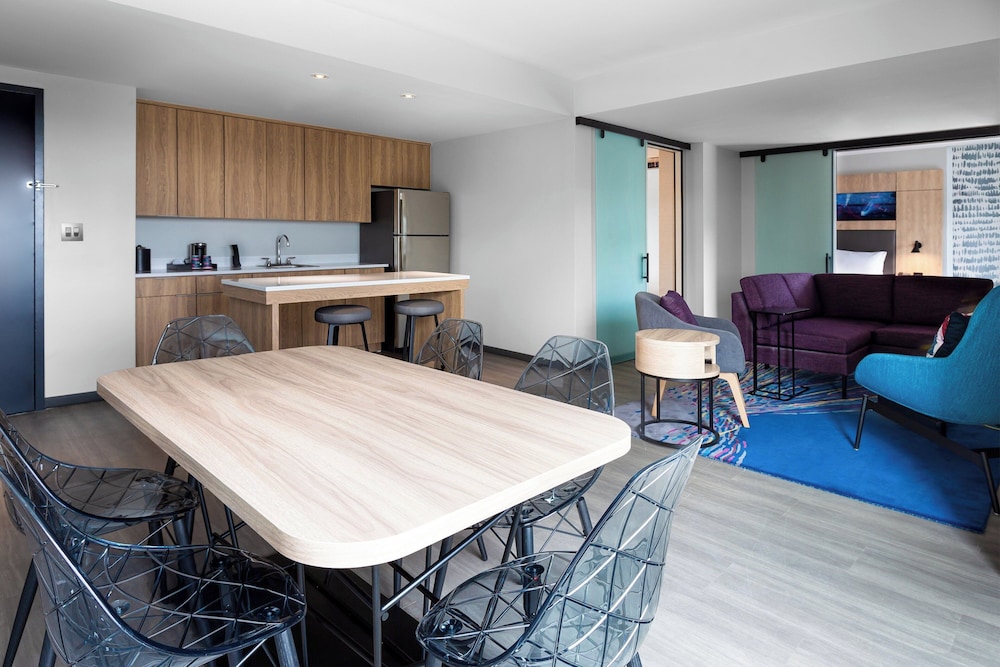 aloft, Suite, 1 King Bed, Bay View - Photo 4