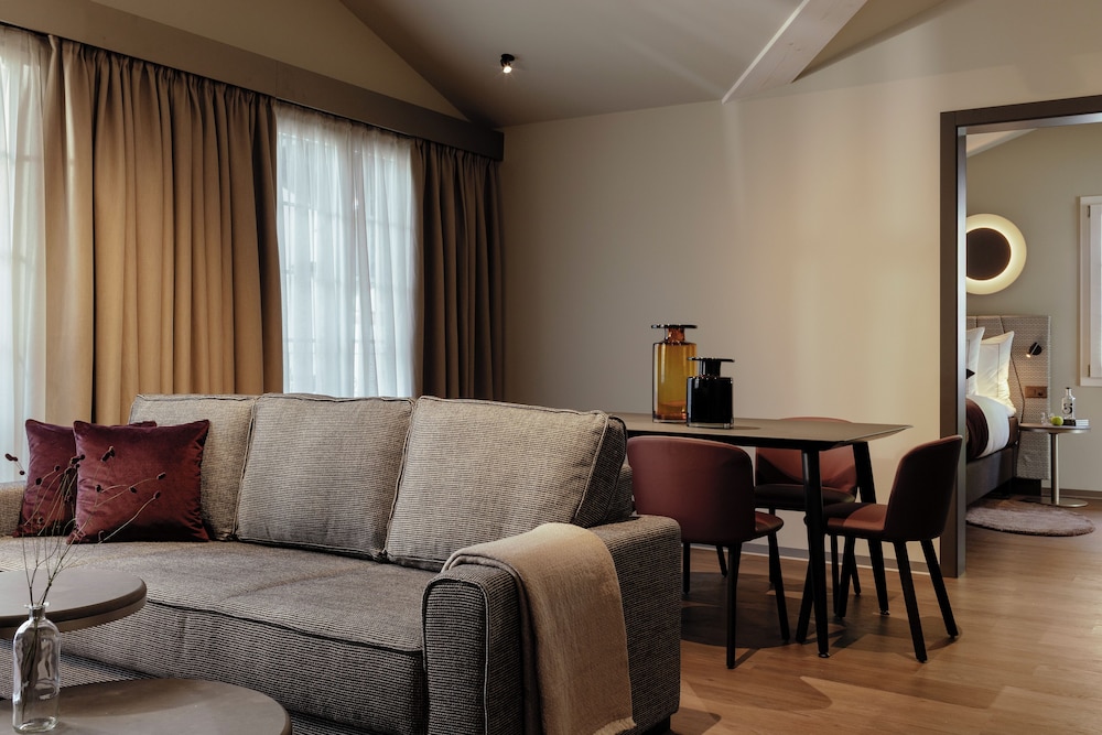 Friends & Family Suite +