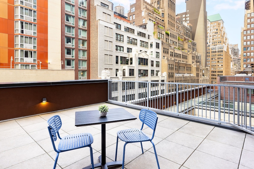 Studio, 2 Queen Beds, Terrace photo 2
