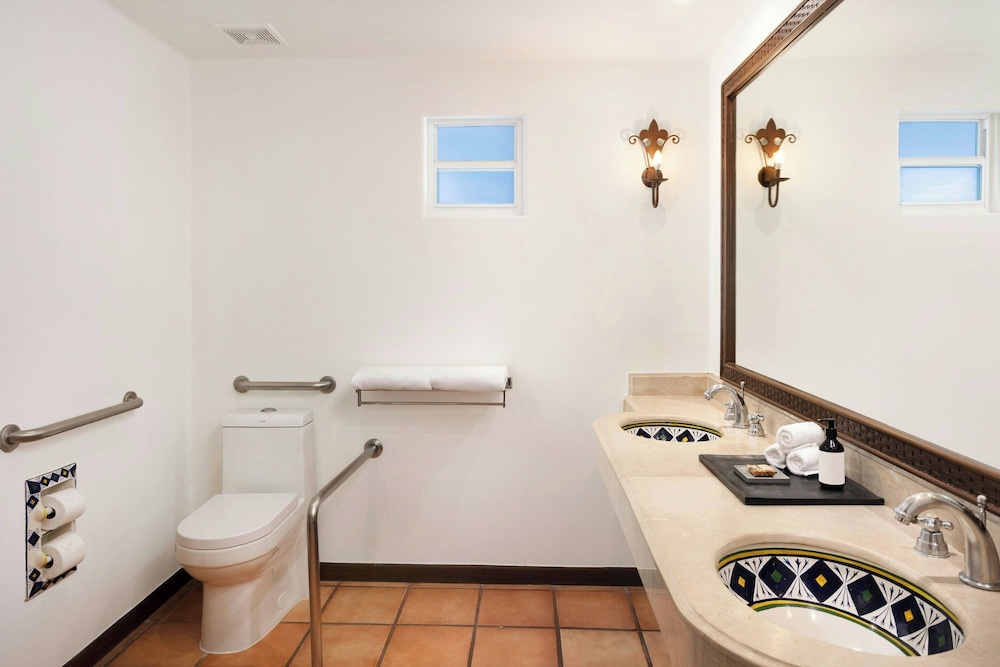 Room, 2 Queen Beds, Ocean View (Balcony) thumbnail 6