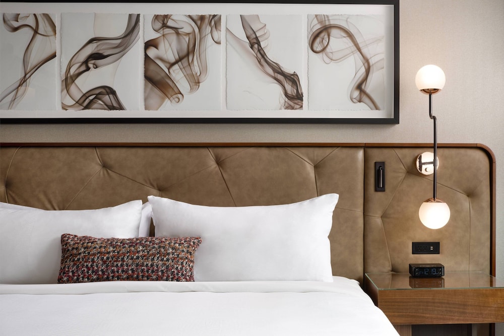 Room, 1 King Bed, City View (Hearing Accessible) - Photo 4