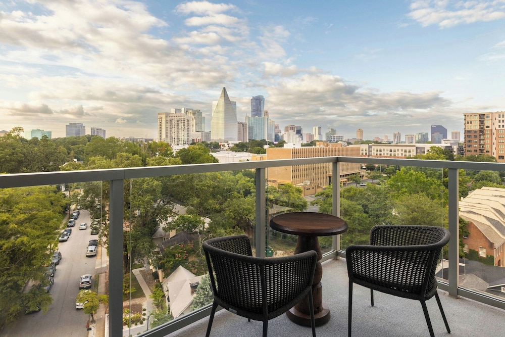 Suite, 1 King Bed, Balcony - Photo 6