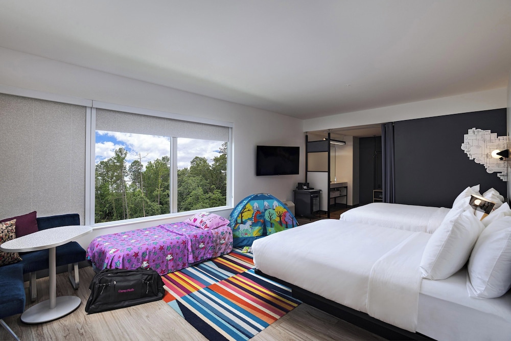 Room, 1 King Bed - Photo 4