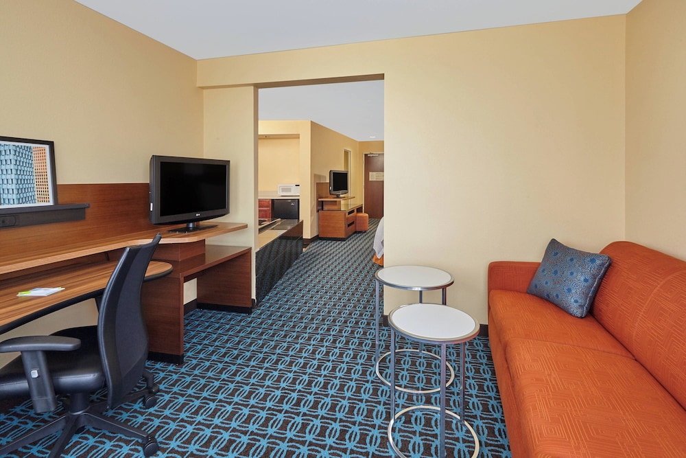 Suite, 1 Bedroom - Photo 2