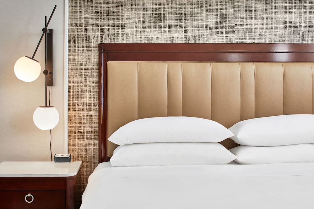 Executive Room, 2 Queen Beds (Mobility Accessible, Roll-In Shower) photo 3