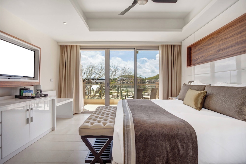 Luxury Family Suite - Photo 10