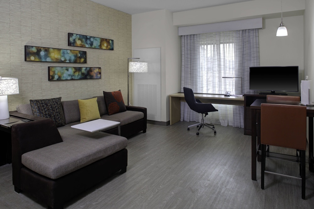 Suite, 1 Bedroom, Bathtub (Mobility/Hearing Accessible, Tub) photo 2