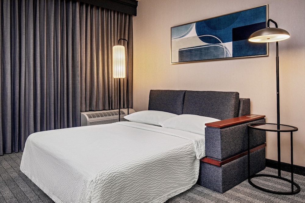 Suite, 1 Bedroom - Photo 4