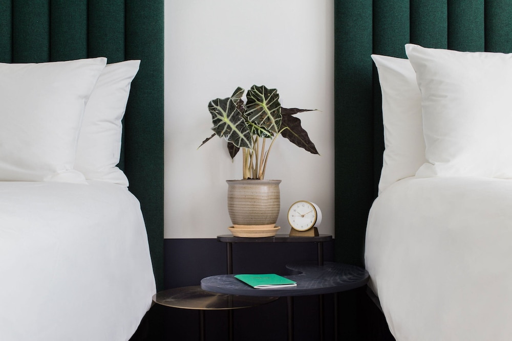 Room, 2 Queen Beds, City View - Photo 4
