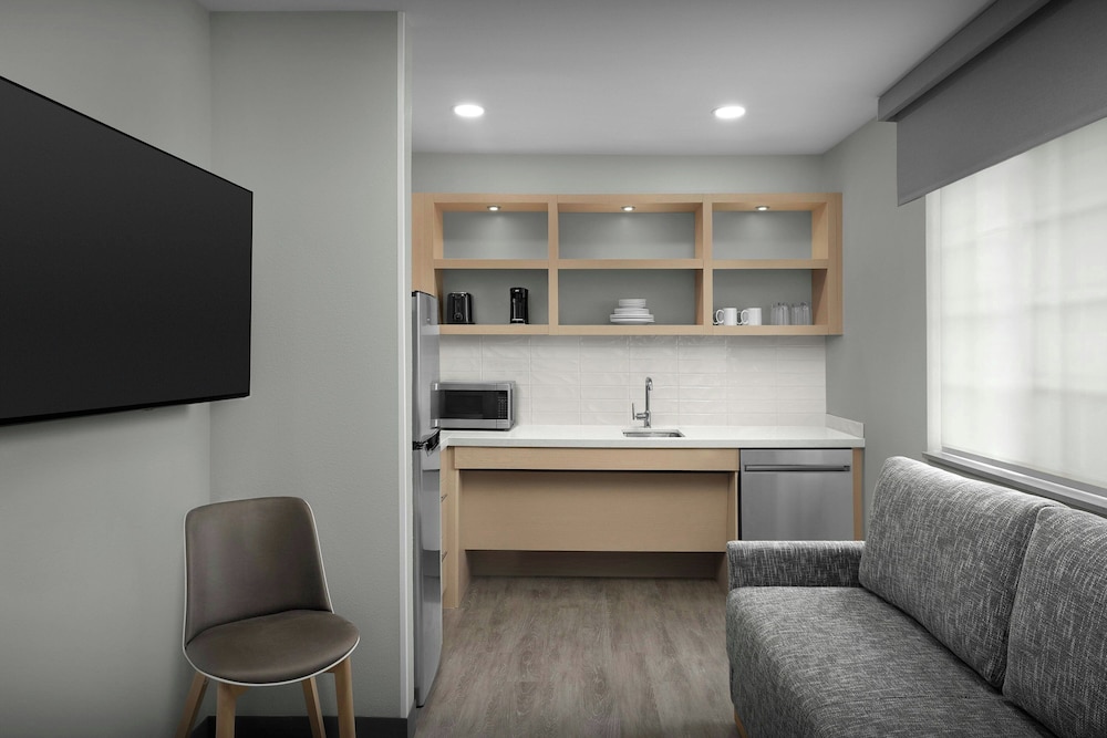 Suite, 1 Bedroom - Photo 5