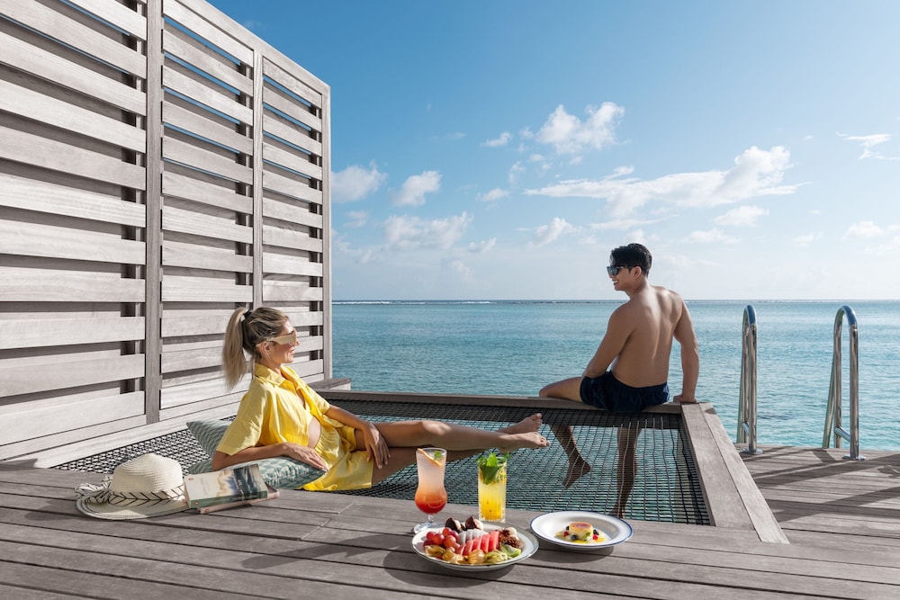 1 Bedroom, Sunrise Overwater Villa photo 3