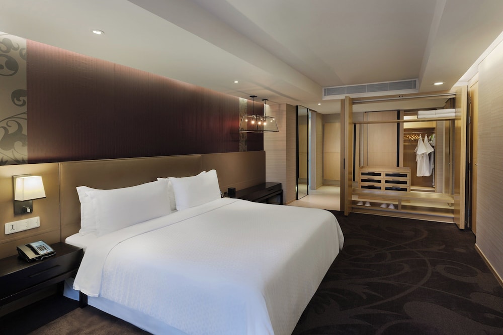 Presidential Room, 1 King Bed photo 2