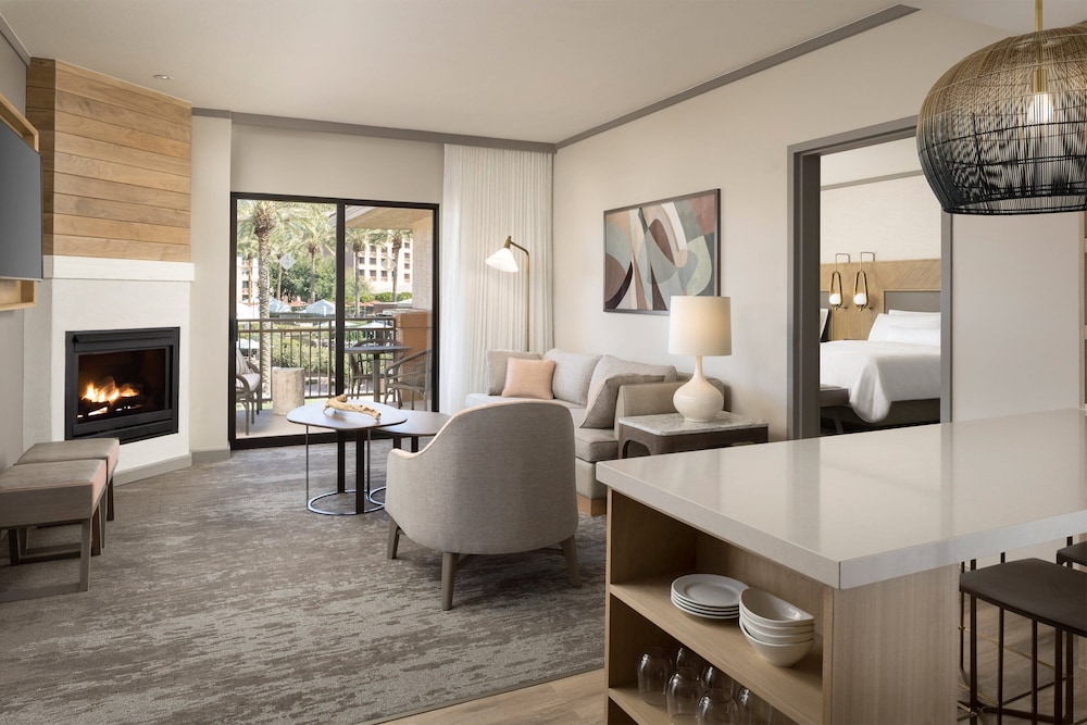 Suite, 1 Bedroom - Photo 1