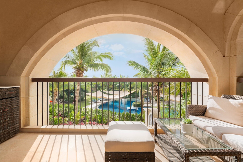 Family Studio, 2 Queen Beds, Balcony, Garden View