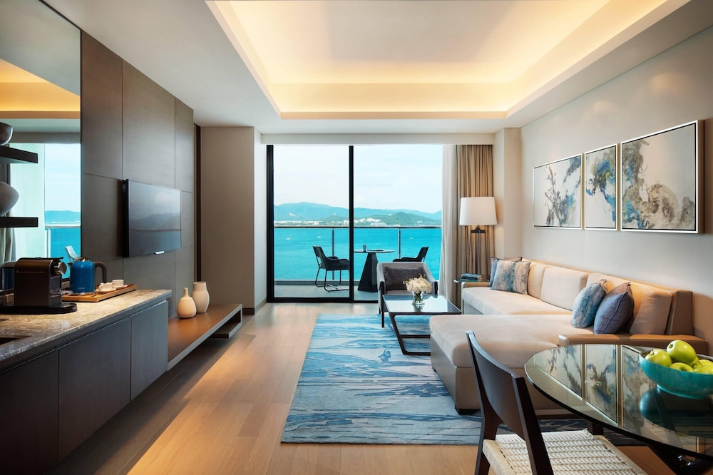 Executive Studio Suite, 1 King Bed, Balcony, Ocean View