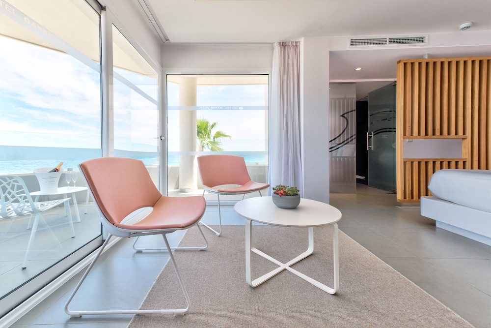 Superior Double Room, Beach View photo 3