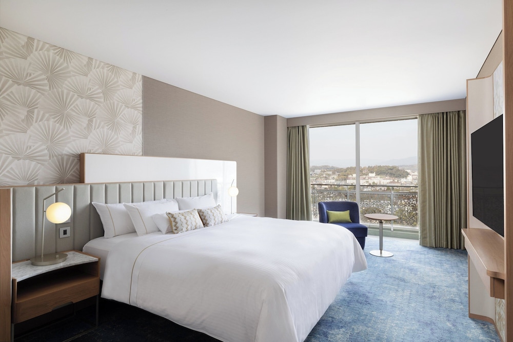 Junior Suite, 1 King Bed (View) - Photo 10
